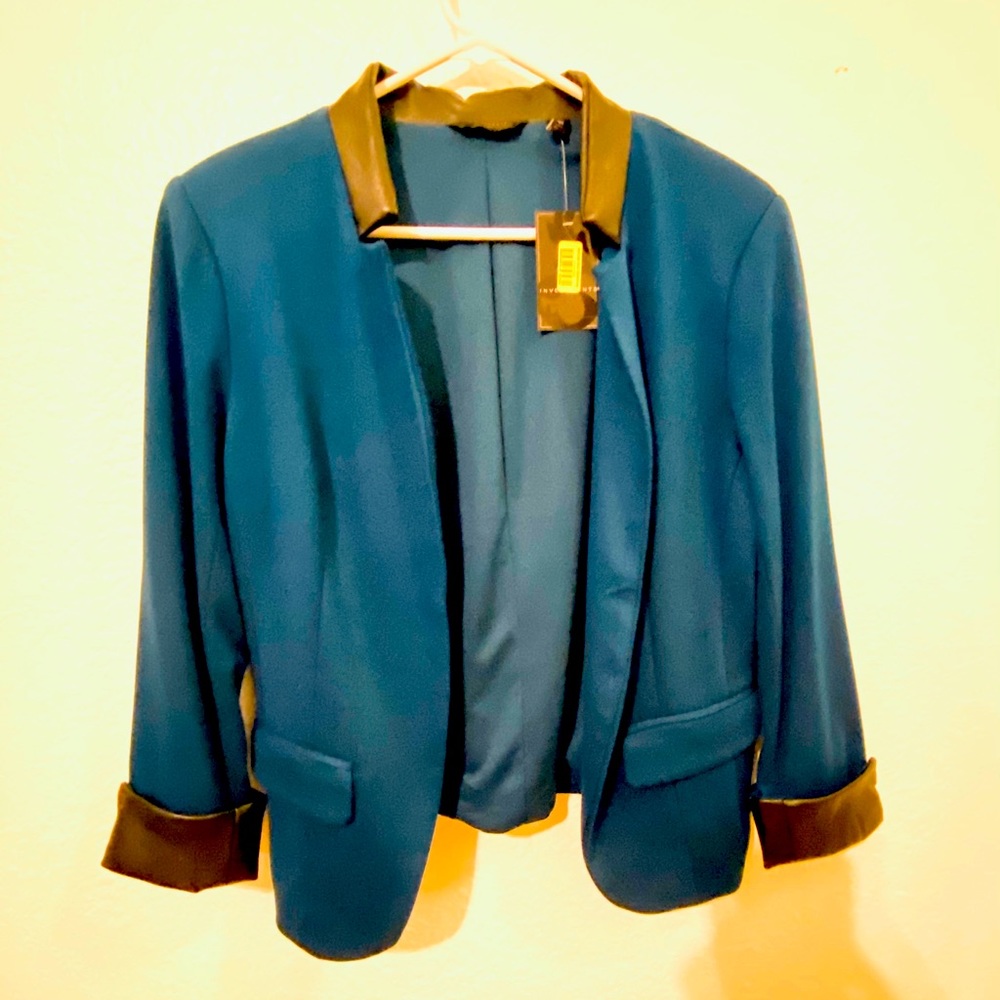 NWT Dillards Investments jacket in blue and black